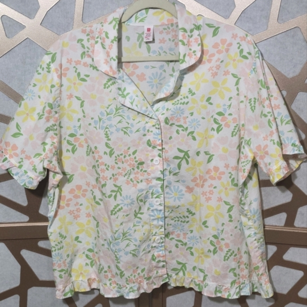 NWOT TARGET Floral Print Retro Ruffle Button Front Top